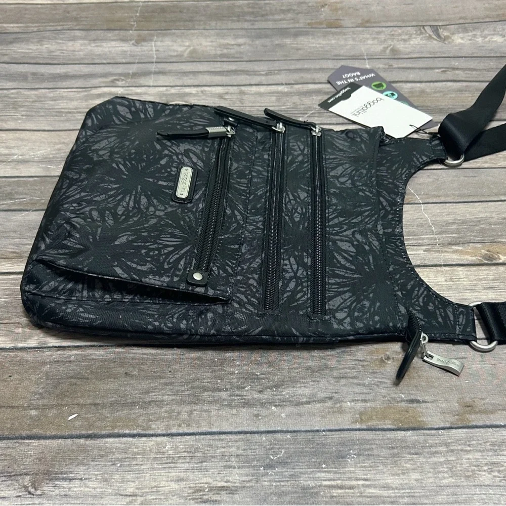 Baggallini Black Gray Onyx Floral Nylon Around Town Crossbody Bagg RFID Wristlet